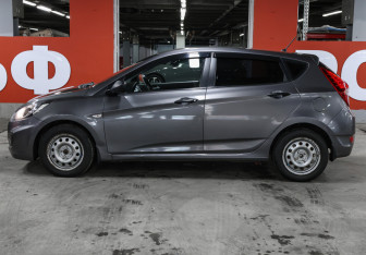 Подержанный автомобиль Hyundai Solaris Hatchback 2013 года (8 фото)