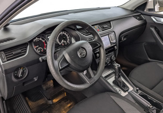Подержанный автомобиль Skoda Octavia Liftback 2018 года (15 фото)