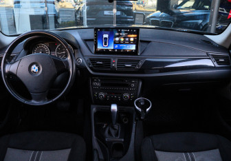Подержанный автомобиль BMW X1 2012 года (9 фото)