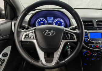 Подержанный автомобиль Hyundai Solaris Sedan 2011 года (12 фото)