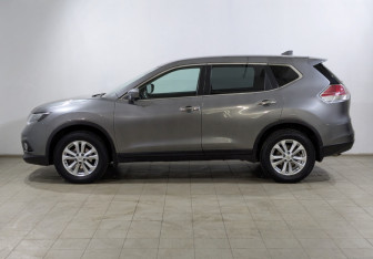 Подержанный автомобиль Nissan X-Trail 2018 года (7 фото)