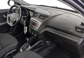 Подержанный автомобиль Kia Rio Hatchback 2017 года (13 фото)