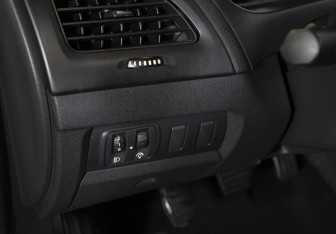 Подержанный автомобиль Renault Fluence 2012 года (16 фото)