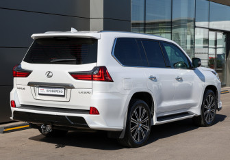 Подержанный автомобиль Lexus LX 2020 года (5 фото)