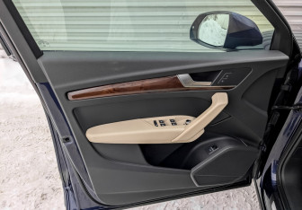 Подержанный автомобиль Audi Q5 2017 года (19 фото)