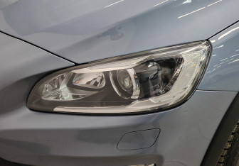 Подержанный автомобиль Volvo V60 Cross Country 2018 года (11 фото)