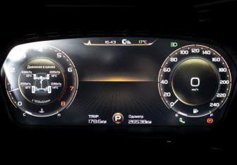 Подержанный автомобиль Geely Tugella 2023 года (13 фото)