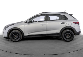 Подержанный автомобиль Kia Rio Hatchback 2021 года (8 фото)