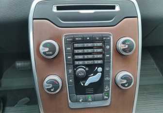 Подержанный автомобиль Volvo XC70 2016 года (15 фото)