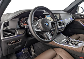 Подержанный автомобиль BMW X5 2021 года (15 фото)