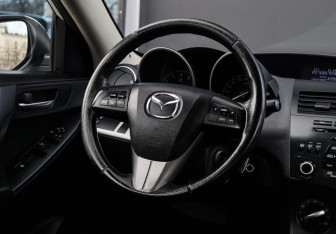 Подержанный автомобиль Mazda 3 Sedan 2013 года (11 фото)