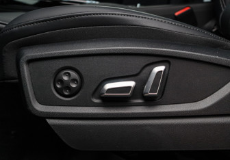 Подержанный автомобиль Audi Q5 2025 года (20 фото)