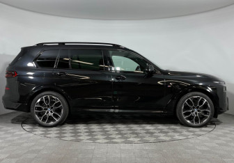 Новый BMW X7 2022 (6 фото)