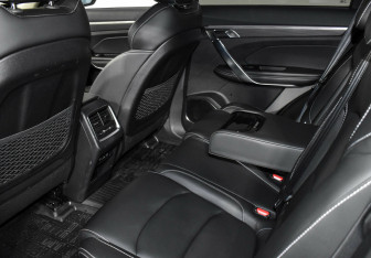 Подержанный автомобиль Geely Atlas Pro 2022 года (17 фото)