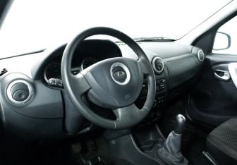 Подержанный автомобиль LADA (ВАЗ) Largus Wagon 2018 года (7 фото)