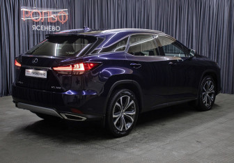 Подержанный автомобиль Lexus RX 2021 года (5 фото)