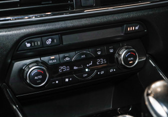 Подержанный автомобиль Mazda CX-9 2017 года (23 фото)