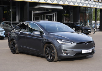 Подержанный автомобиль Tesla Model X 2018 года (3 фото)