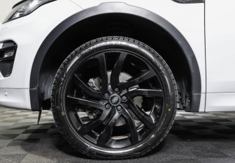 Подержанный автомобиль Land Rover Discovery Sport 2015 года (25 фото)