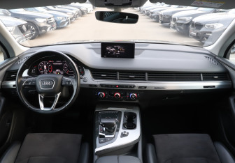 Подержанный автомобиль Audi Q7 2015 года (12 фото)