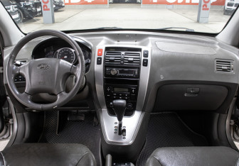 Подержанный автомобиль Hyundai Tucson 2005 года (14 фото)
