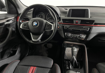 Подержанный автомобиль BMW X1 2017 года (15 фото)