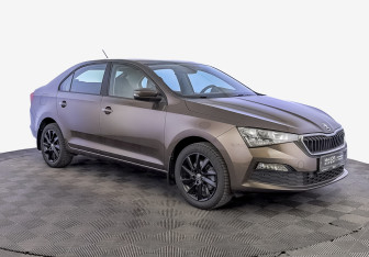 Подержанный автомобиль Skoda Rapid Liftback 2022 года (3 фото)