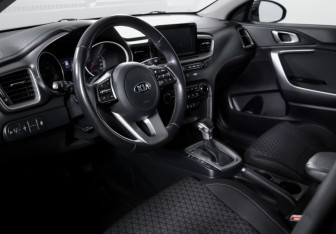 Подержанный автомобиль Kia Ceed Hatchback 2019 года (14 фото)