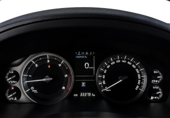 Подержанный автомобиль Toyota Land Cruiser Suv 2016 года (16 фото)