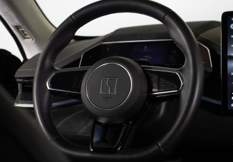 Подержанный автомобиль Zeekr 001 2023 года (14 фото)