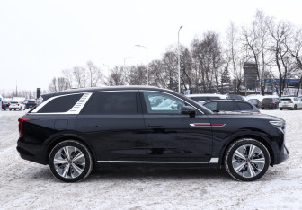 Подержанный автомобиль Hongqi E-HS9 2021 года (4 фото)