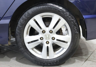 Подержанный автомобиль Honda Civic Sedan 2007 года (9 фото)