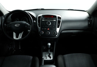 Подержанный автомобиль Kia Ceed Wagon 2012 года (10 фото)