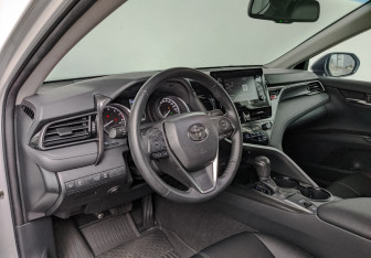 Подержанный автомобиль Toyota Camry Sedan 2022 года (16 фото)