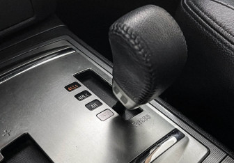 Подержанный автомобиль Mitsubishi Pajero 2012 года (15 фото)