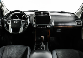 Подержанный автомобиль Toyota Land Cruiser Prado 2016 года (11 фото)