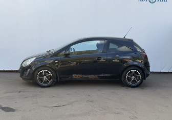 Подержанный автомобиль Opel Corsa 2011 года (8 фото)
