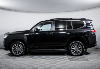 Подержанный автомобиль Toyota Land Cruiser Suv 2021 года (8 фото)