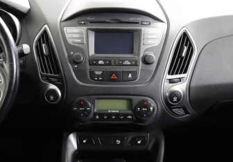 Подержанный автомобиль Hyundai ix35 2014 года (8 фото)