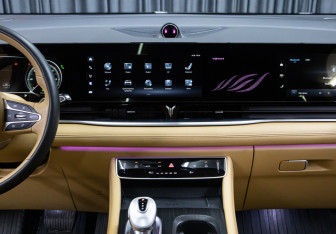 Подержанный автомобиль Voyah Dream 2023 года (15 фото)