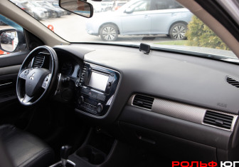 Подержанный автомобиль Mitsubishi Outlander 2014 года (7 фото)