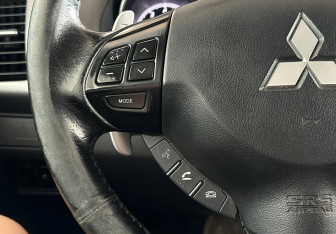 Подержанный автомобиль Mitsubishi Outlander 2012 года (16 фото)