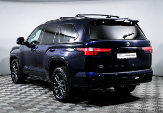 Подержанный автомобиль Toyota Sequoia 2023 года (7 фото)
