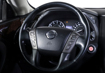 Подержанный автомобиль Nissan Patrol 2013 года (16 фото)