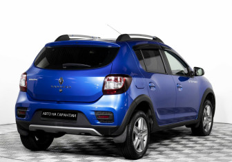 Подержанный автомобиль Renault Sandero 2017 года (5 фото)