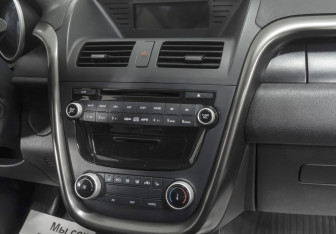 Подержанный автомобиль FAW Besturn X80 2017 года (13 фото)