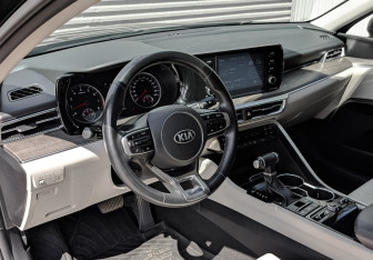 Подержанный автомобиль Kia K5 2021 года (15 фото)