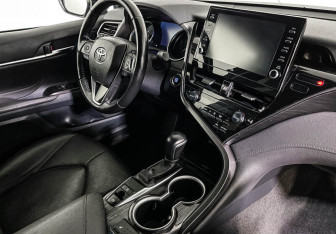 Подержанный автомобиль Toyota Camry Sedan 2021 года (9 фото)