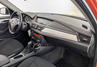 Подержанный автомобиль BMW X1 2014 года (11 фото)