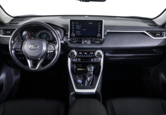 Подержанный автомобиль Toyota RAV4 2021 года (12 фото)
